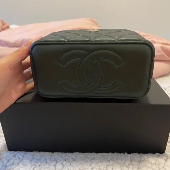 Chanel small vanity - Picture 3 of 5